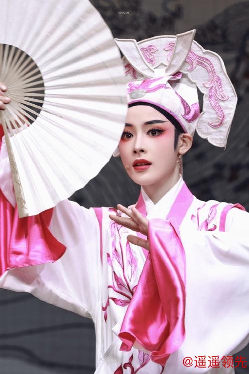 90后越剧演员陈丽君、李云霄晋升一级演员 90后越剧演员陈丽君、李云霄晋升一级演员